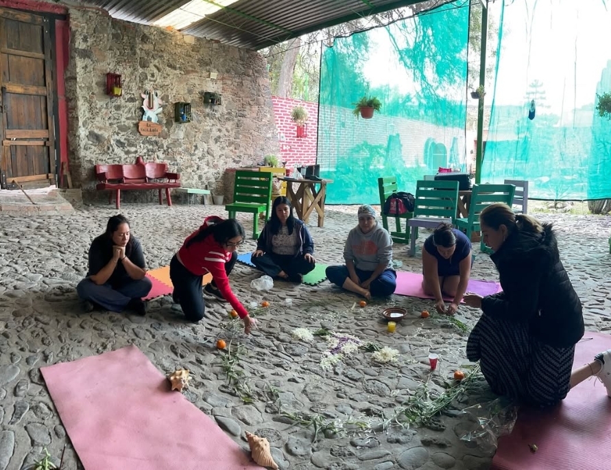 circulo de mujeres en temazcal cacomixtle